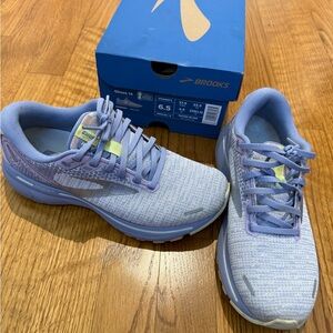 Brooks Women's Ghost 14 Running Shoes in Light Lavender with Pale Yellow Accents